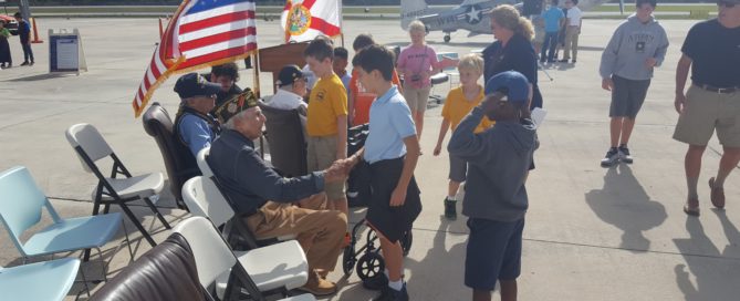 Students greet veterans at Wings of Freedom tour 2018